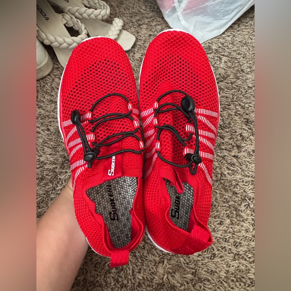 Women’s NEW quick drying shoes size 8.5